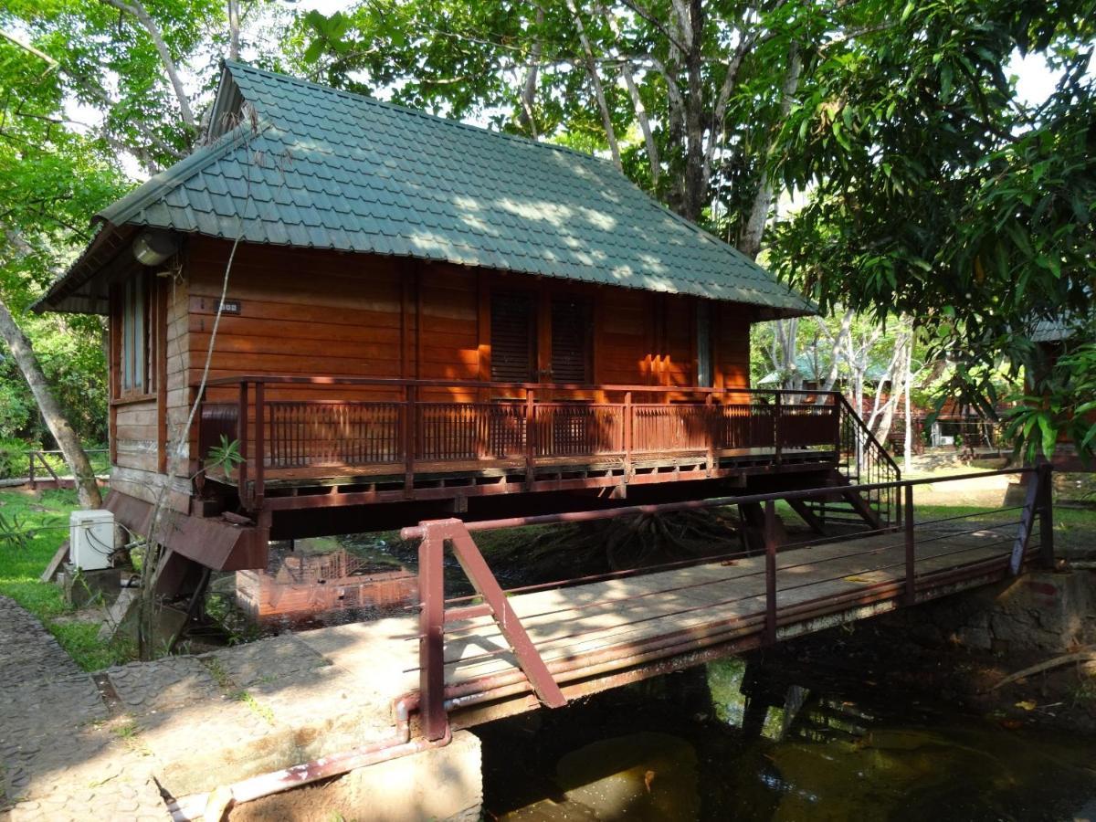 Hotel Water Scapes à Kumarakom Extérieur photo