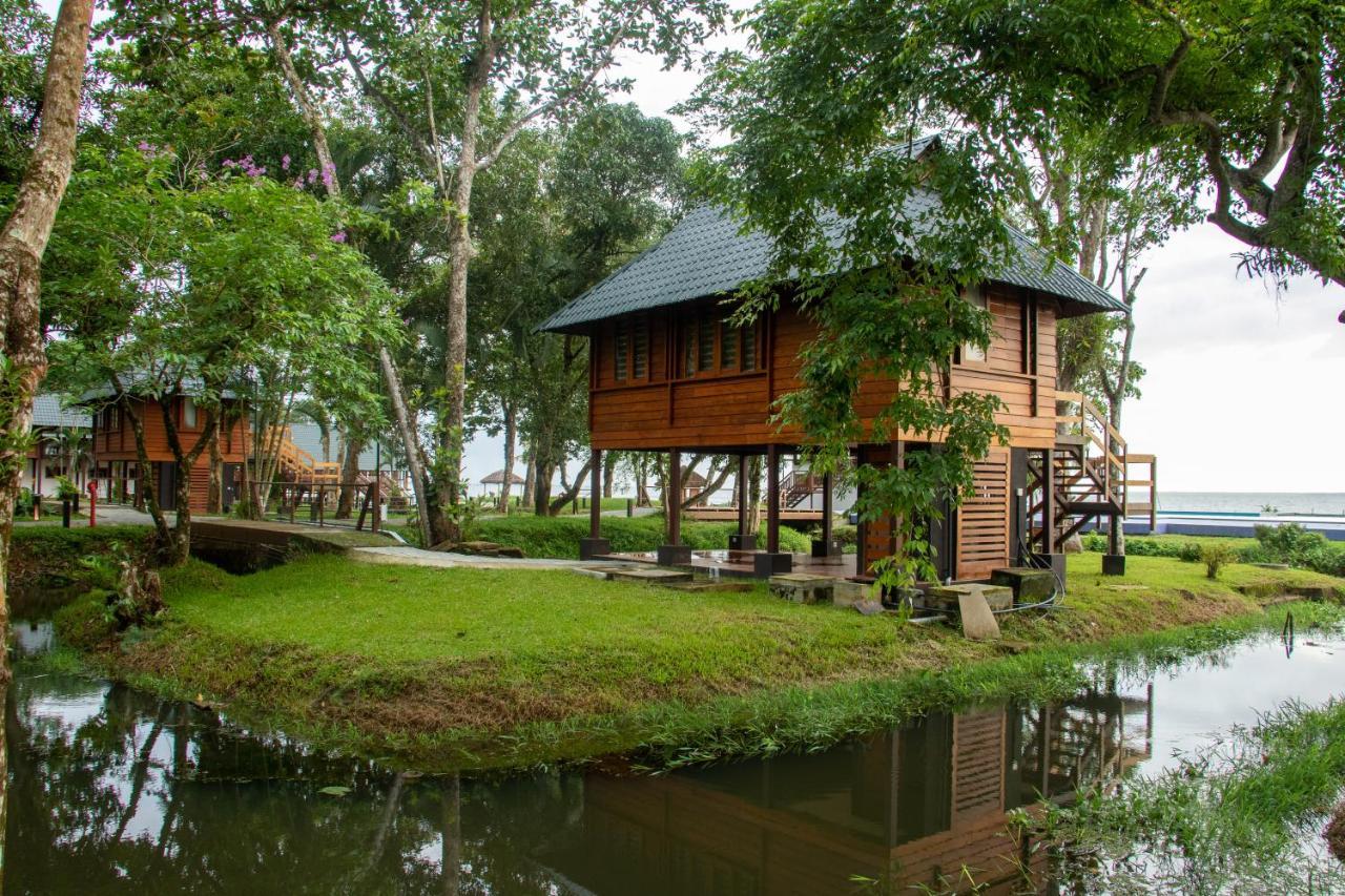 Hotel Water Scapes à Kumarakom Extérieur photo