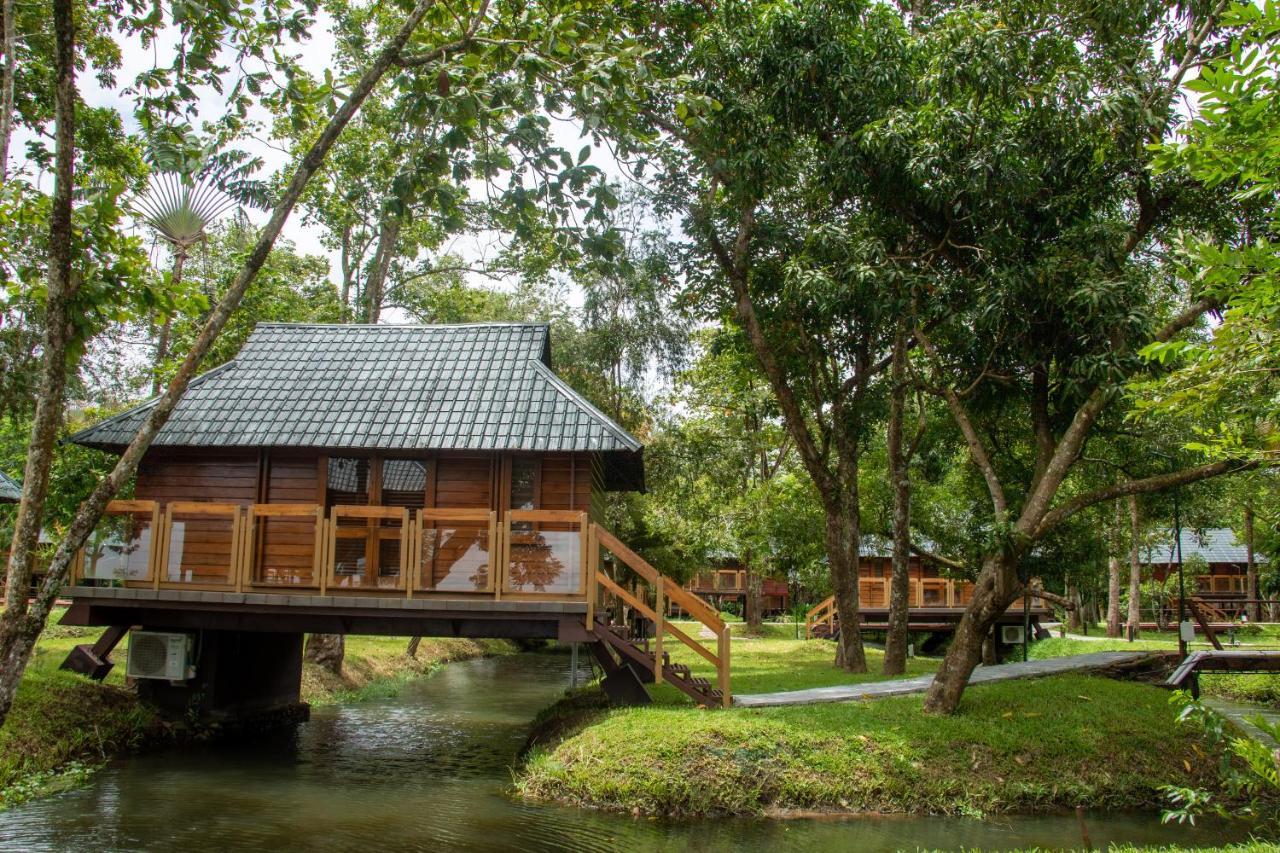 Hotel Water Scapes à Kumarakom Extérieur photo