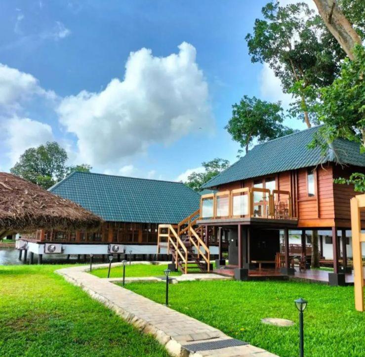 Hotel Water Scapes à Kumarakom Extérieur photo
