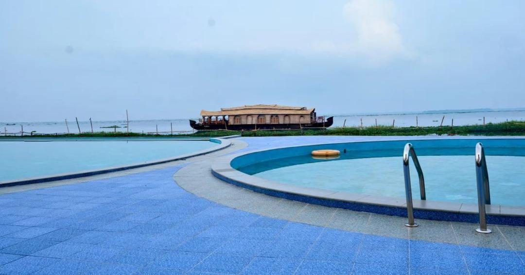 Hotel Water Scapes à Kumarakom Extérieur photo