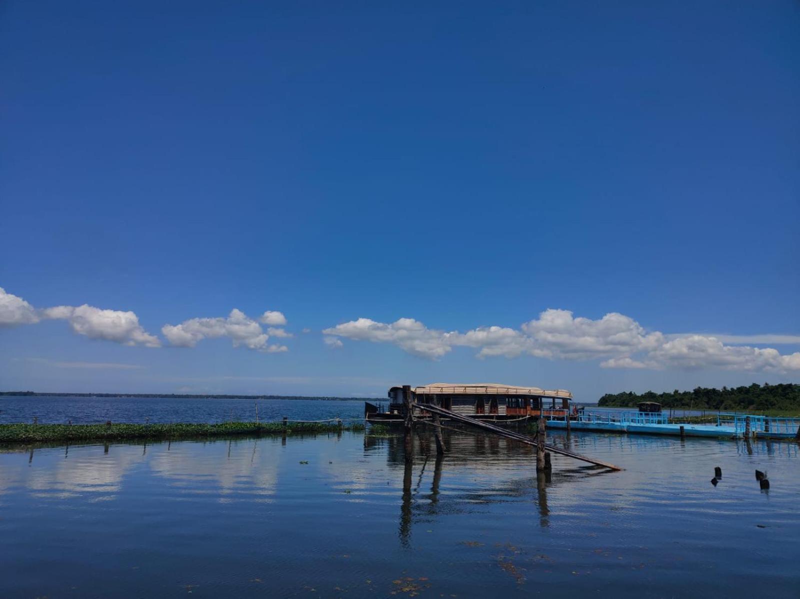 Hotel Water Scapes à Kumarakom Extérieur photo
