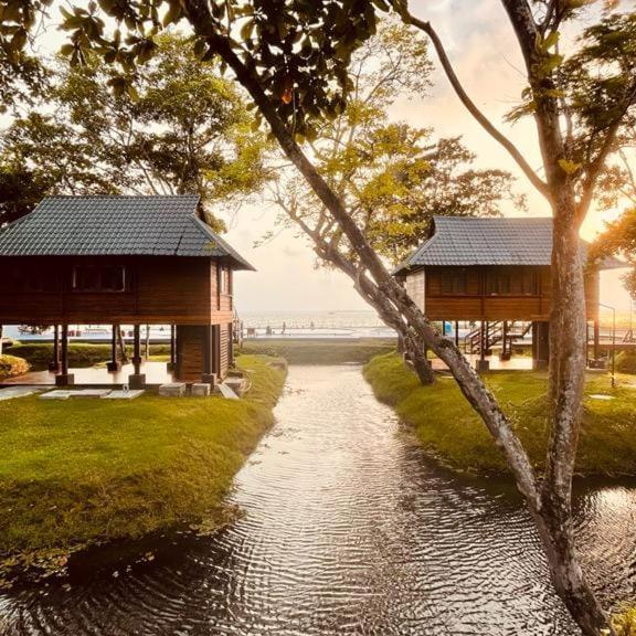 Hotel Water Scapes à Kumarakom Extérieur photo