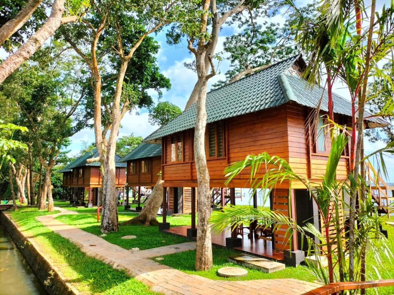 Hotel Water Scapes à Kumarakom Extérieur photo